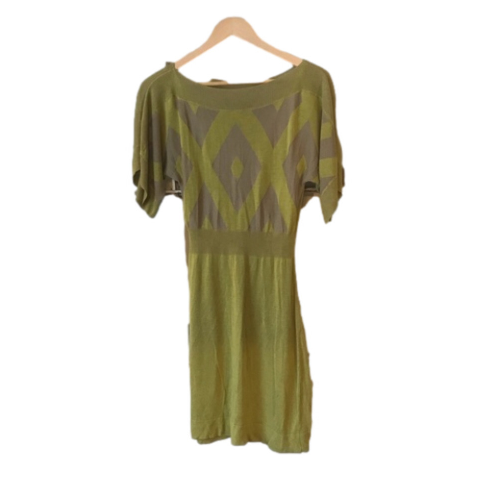 Vertigo Women’s Size Medium Dress. Rayon And Viscose, Gold And Cream Colour.